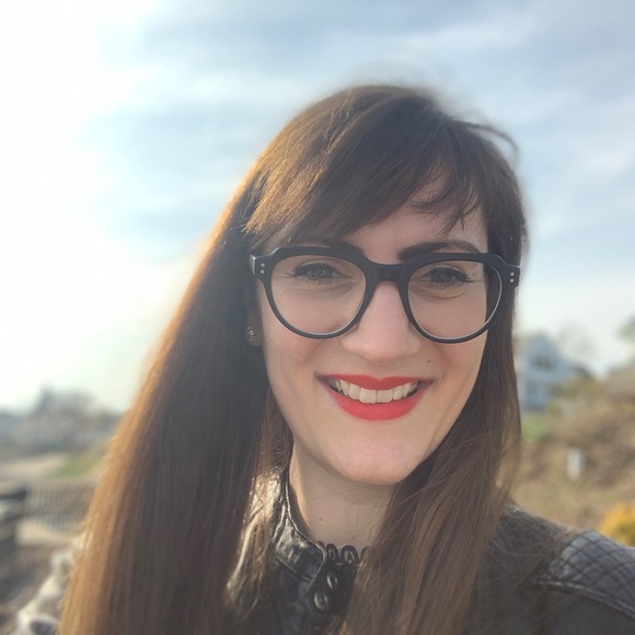 Meet your Posher, Fernande - Picture 1 of 1